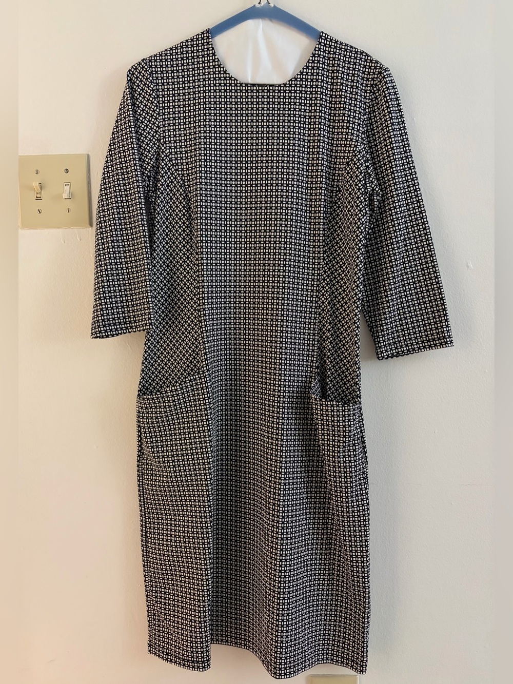 J. McLaughlin Women’s Black and White Patterned Shift Dress - Small